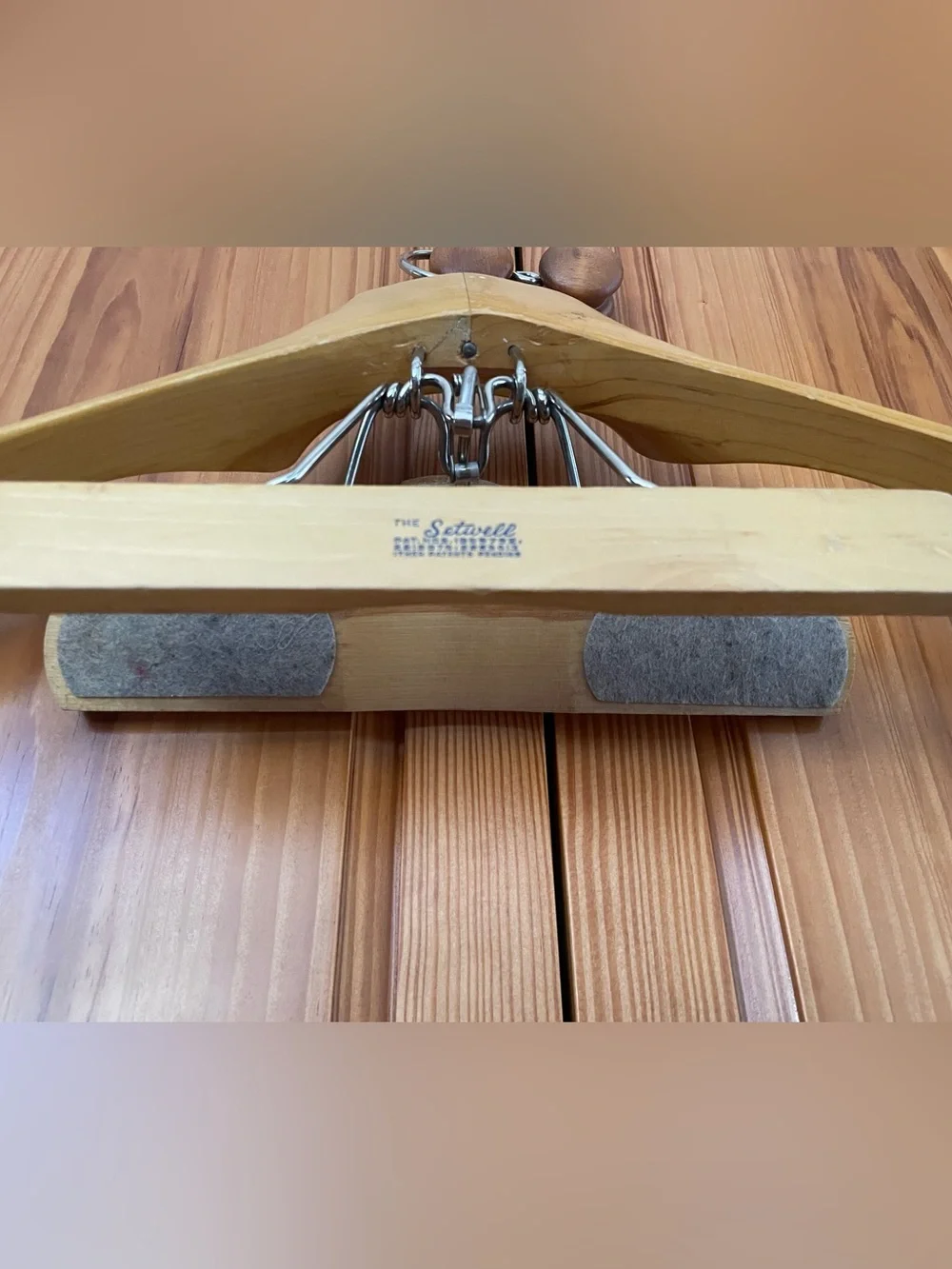 Setwell Vintage Wooden French Collar Deluxe Suit Hanger with Pant Clamp